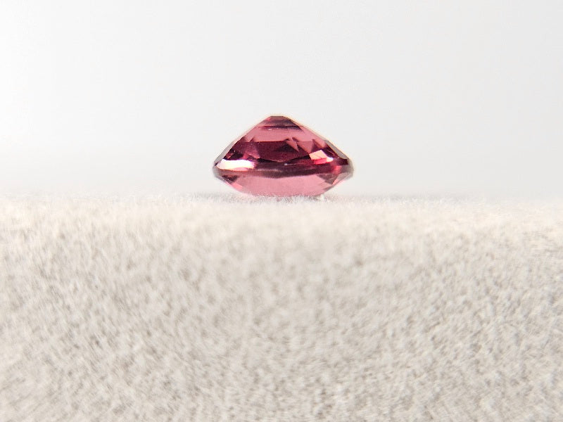 MYGA-13　マラヤガーネット　0.90ct