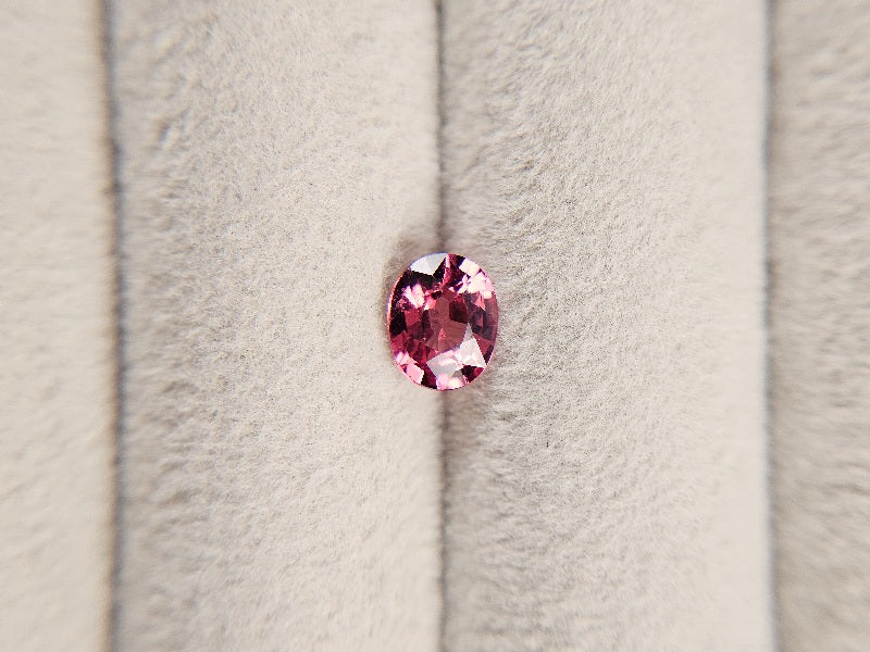 MYGA-10　マラヤガーネット　0.94ct