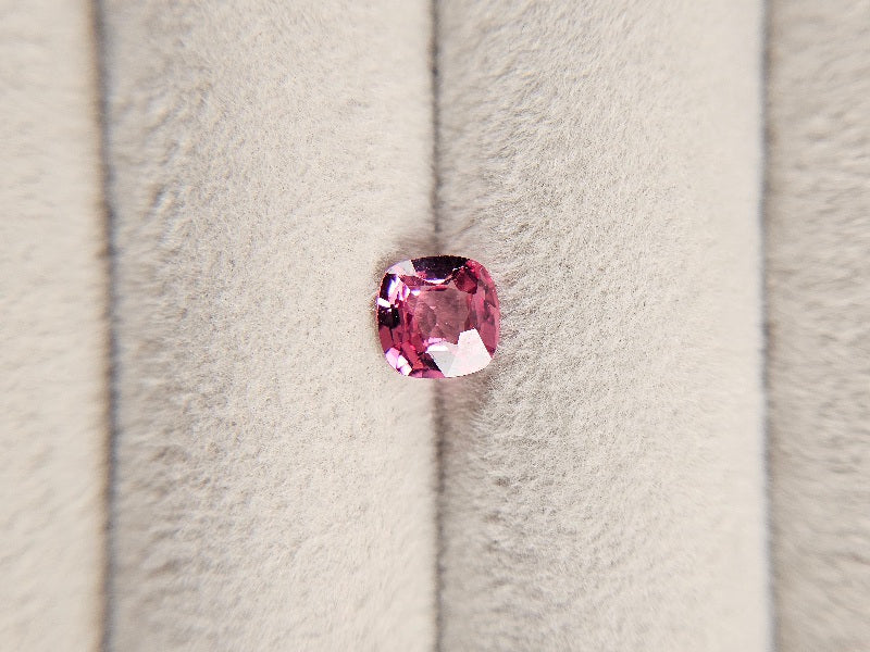 MYGA-12　マラヤガーネット　0.89ct