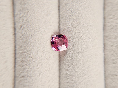 MYGA-12　マラヤガーネット　0.89ct