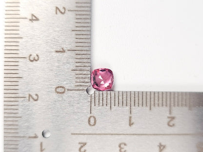 MYGA-12　マラヤガーネット　0.89ct