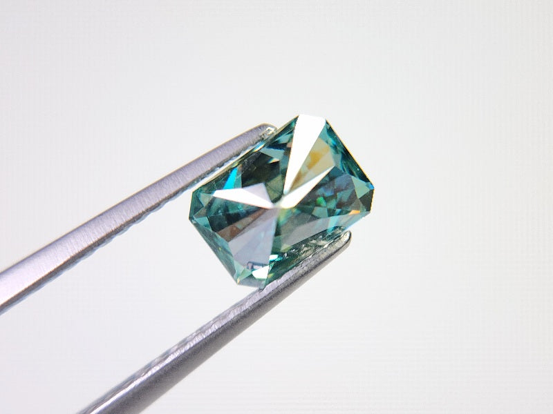 gMOI-1　合成グリーンモアッサナイト　0.94ct