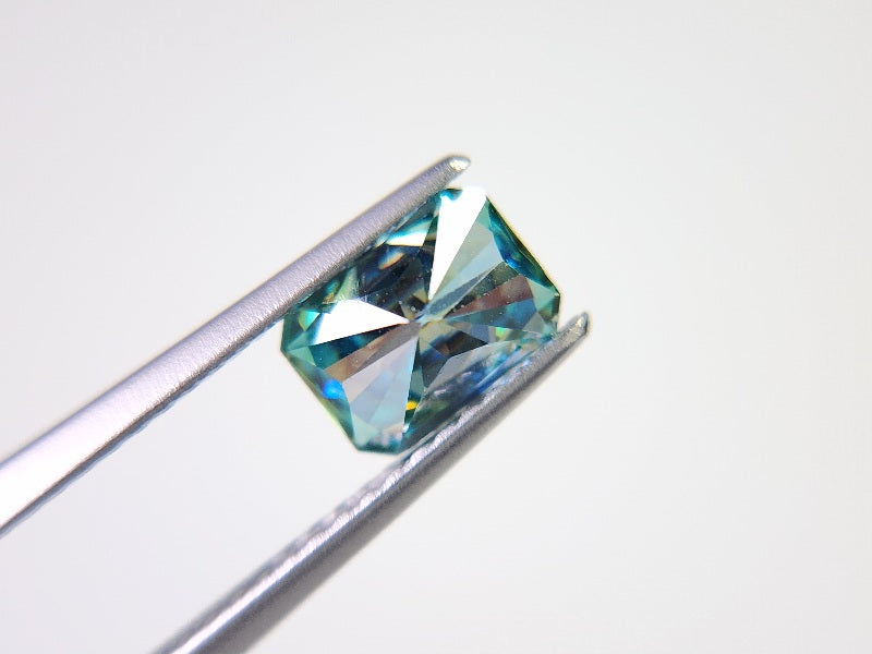 gMOI-4　合成グリーンモアッサナイト　0.93ct