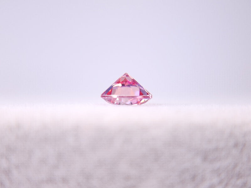 piMOI-6　合成ピンクモアッサナイト　0.46ct