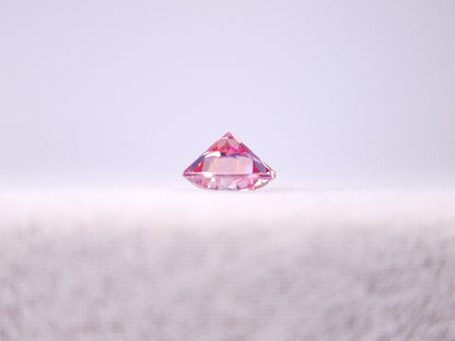 piMOI-6　合成ピンクモアッサナイト　0.46ct