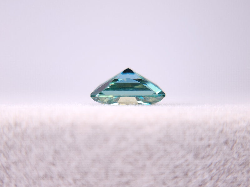 gMOI-3　合成グリーンモアッサナイト　0.93ct