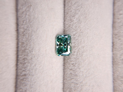 gMOI-1　合成グリーンモアッサナイト　0.94ct
