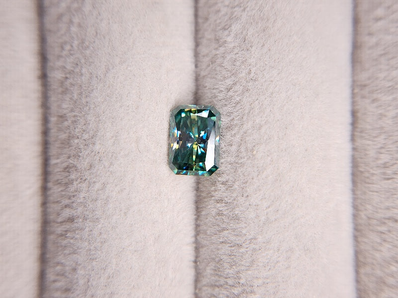 gMOI-2　合成グリーンモアッサナイト　0.94ct
