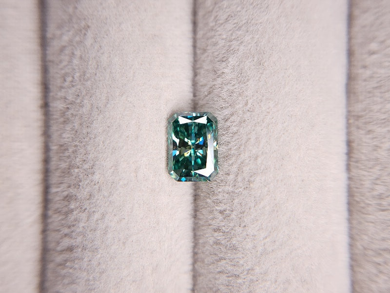 gMOI-3　合成グリーンモアッサナイト　0.93ct