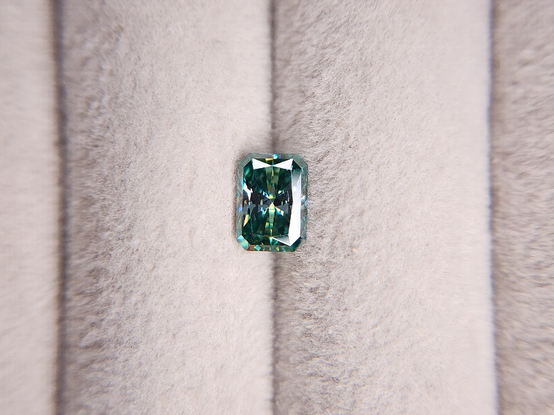 gMOI-4　合成グリーンモアッサナイト　0.93ct
