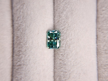 gMOI-5　合成グリーンモアッサナイト　0.92ct