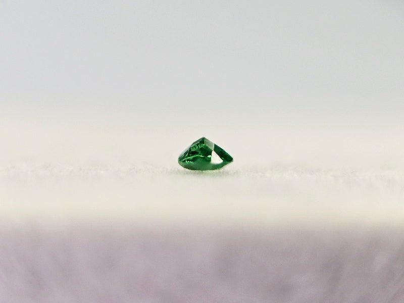 TSV-100　ツァボライト　0.11ct