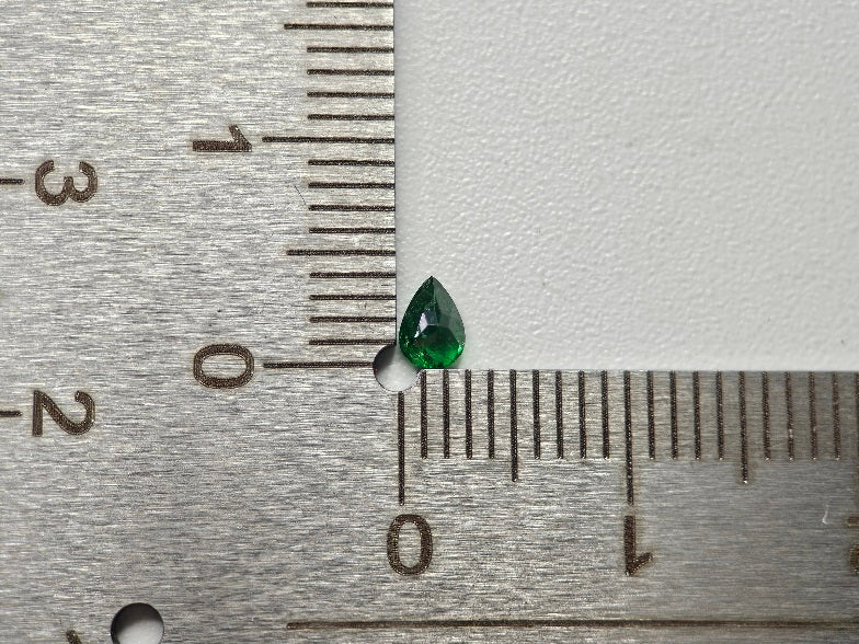 TSV-28　ツァボライト　0.18ct