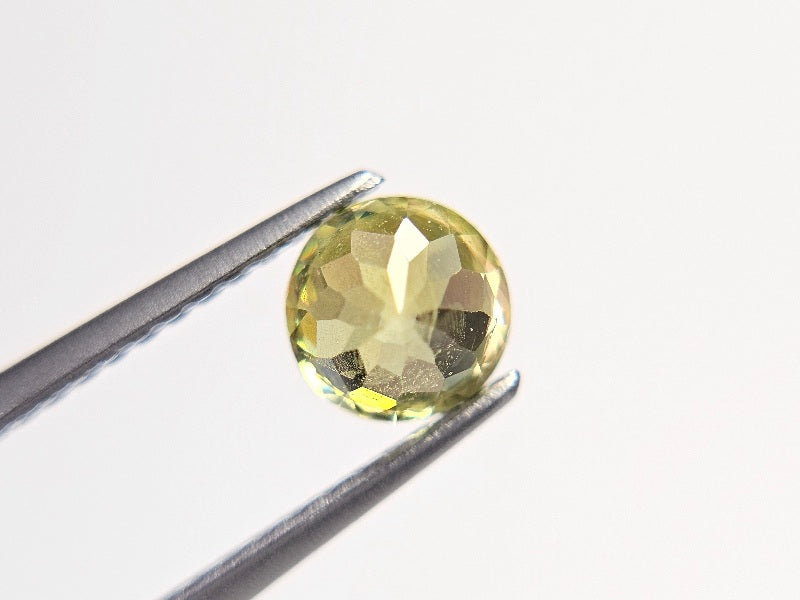 SPH-24　スフェーン　0.81ct