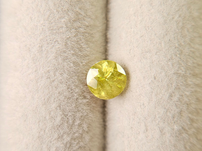 SPH-24　スフェーン　0.81ct