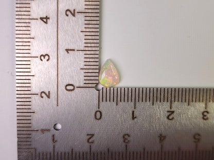 OP-87　オパール(オーストラリア産)　0.64ct
