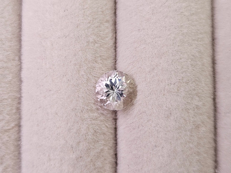 DB-4　ダンビュライト　0.88ct