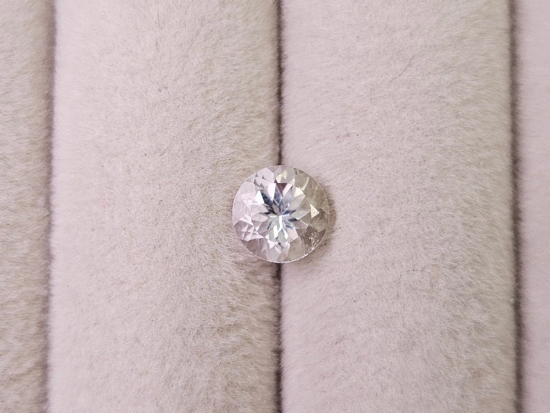 DB-9　ダンビュライト　0.85ct