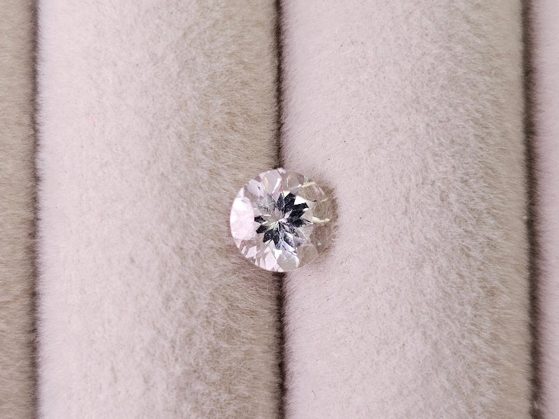 DB-10　ダンビュライト　0.84ct
