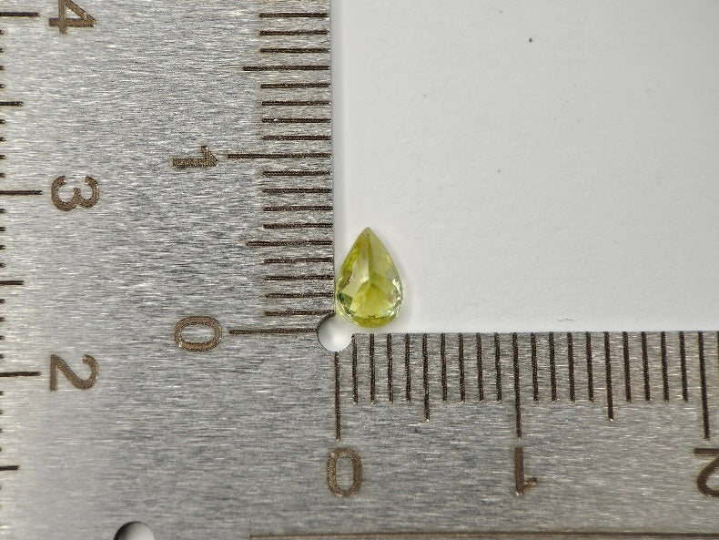 SPH-35　スフェーン（欠けあり）　0.43ct