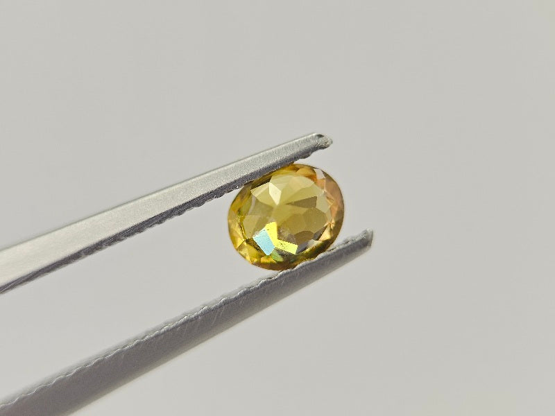 SPH-37　スフェーン（欠けあり）　0.41ct