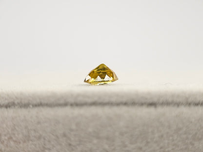 SPH-37　スフェーン（欠けあり）　0.41ct