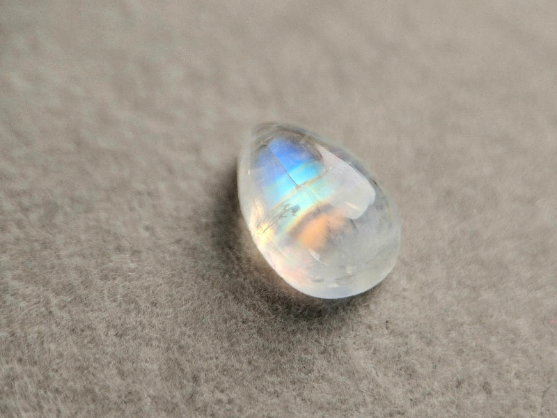 rMO-9　レインボームーンストーン　2.41ct