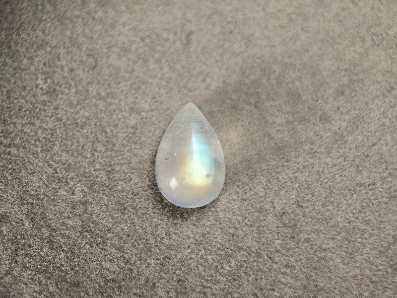 rMO-13　レインボームーンストーン　1.77ct