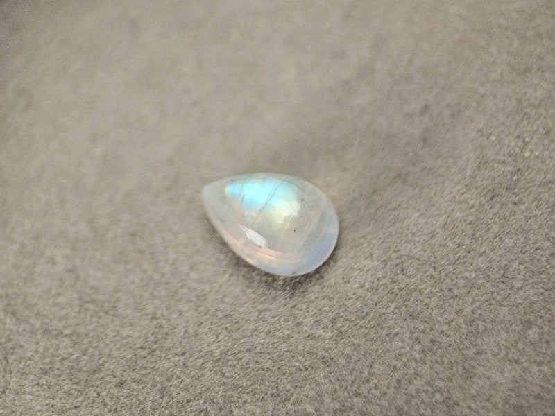 rMO-13　レインボームーンストーン　1.77ct