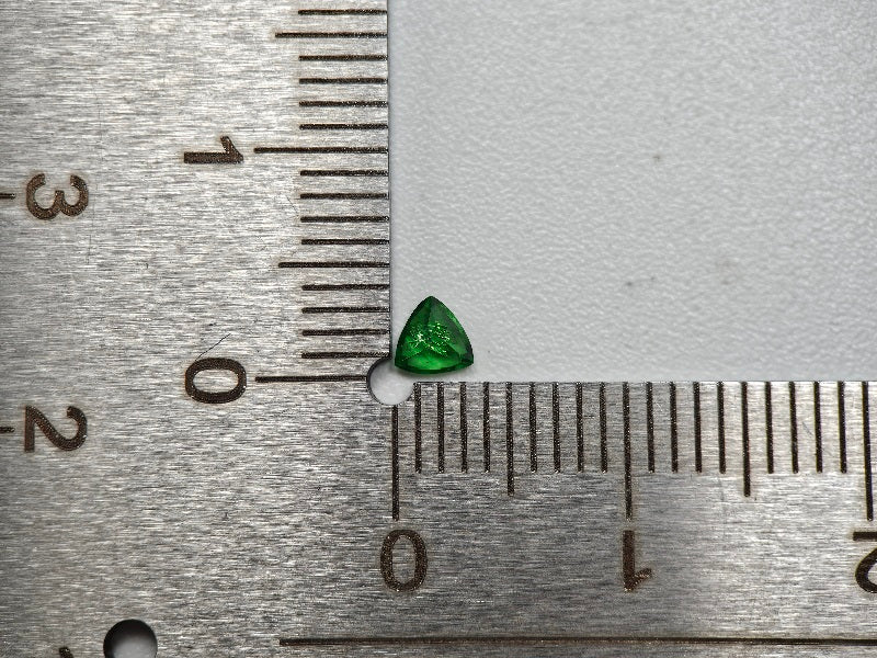TSV-85　ツァボライト　0.15ct