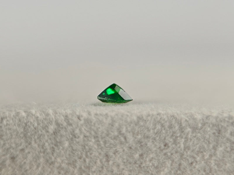 TSV-89　ツァボライト　0.13ct