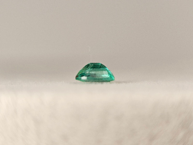 EM-44　エメラルド(ザンビア産)　0.23ct