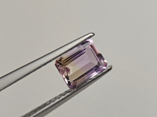 AMT-48　アメトリン　0.83ct