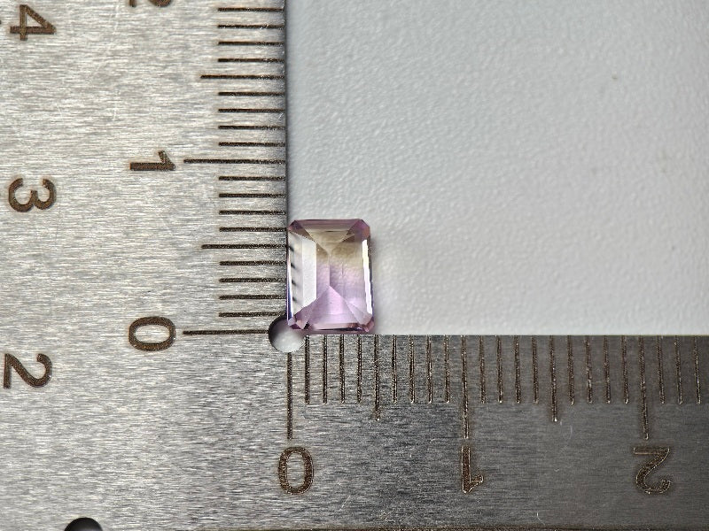AMT-48　アメトリン　0.83ct