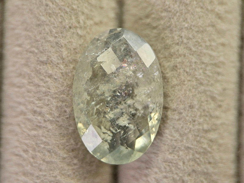 ALB-3　虹入り！アルバイト　6.74ct