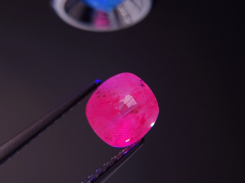 SA-153　蛍光！サファイア　1.51ct
