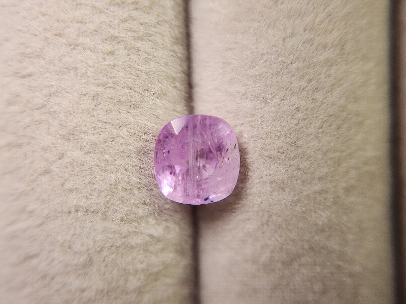SA-153　蛍光！サファイア　1.51ct