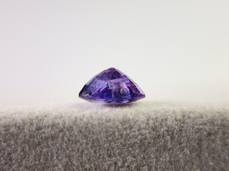 SA-155　蛍光！サファイア　1.36ct