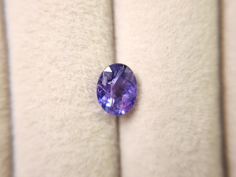SA-155　蛍光！サファイア　1.36ct