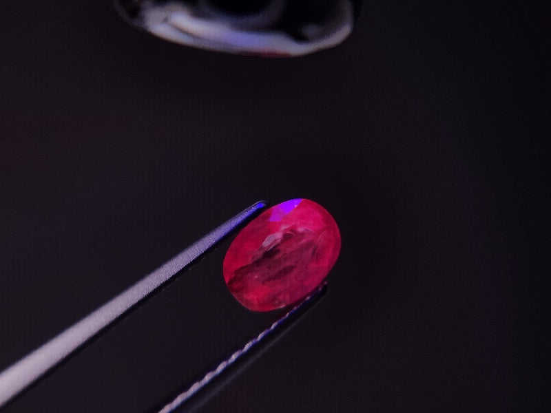 SA-162　蛍光！サファイア　0.97ct