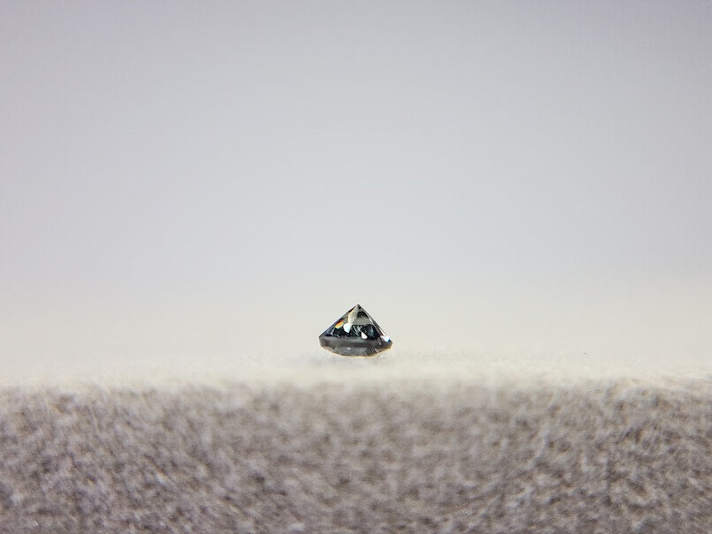bbGA-4　ベキリーブルーガーネット　0.07ct