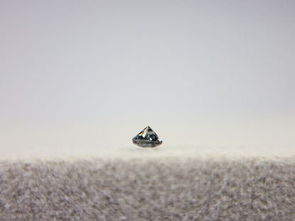 bbGA-4　ベキリーブルーガーネット　0.07ct