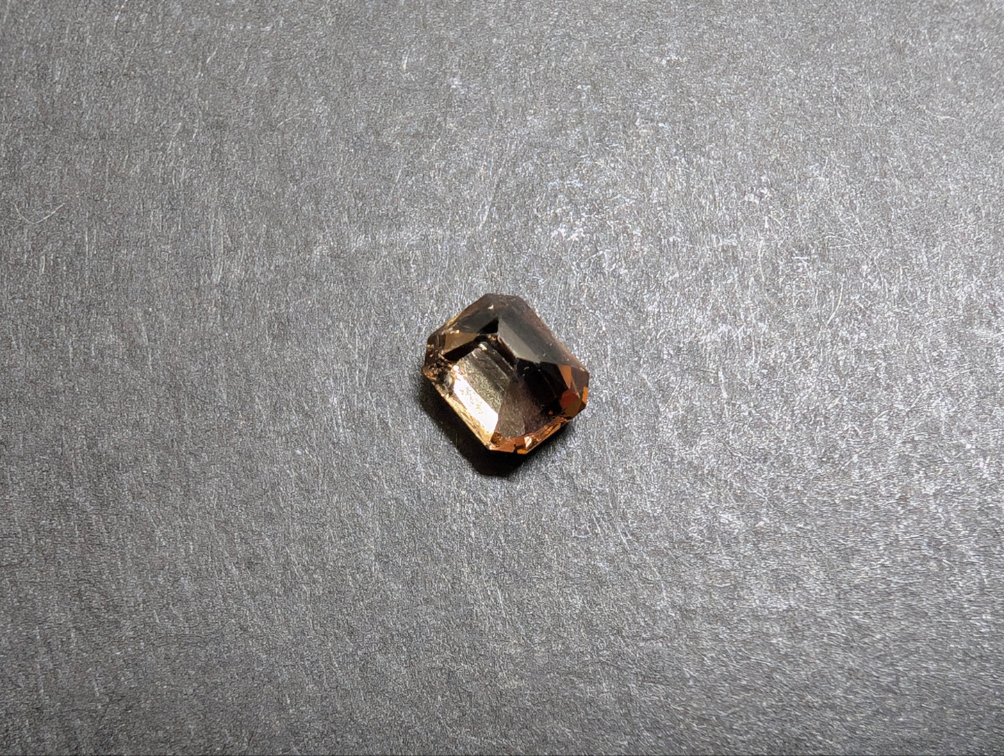 0559　アキシナイト　0.78ct