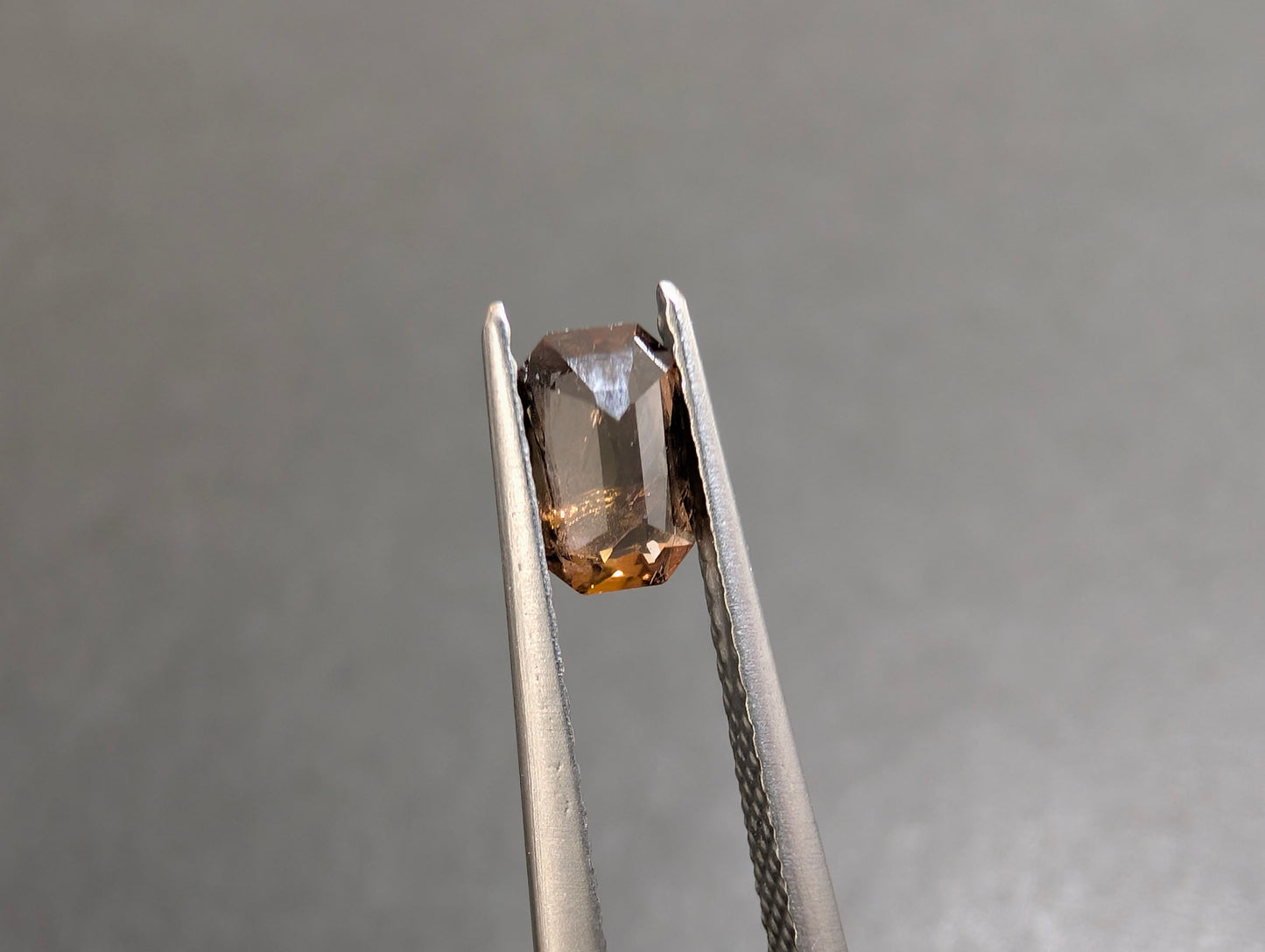 0562　アキシナイト　0.49ct