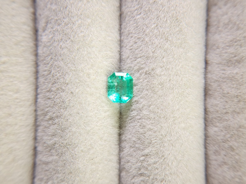0936-23　エメラルド　0.42ct