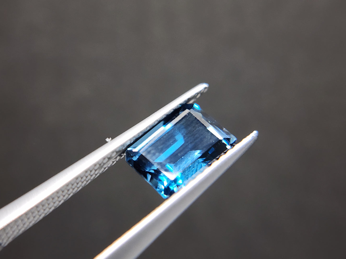 0931-6　ロンドンブルートパーズ　2.06ct