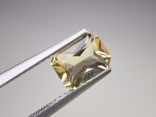 0091-10　イエローラブラドライト　1.19ct