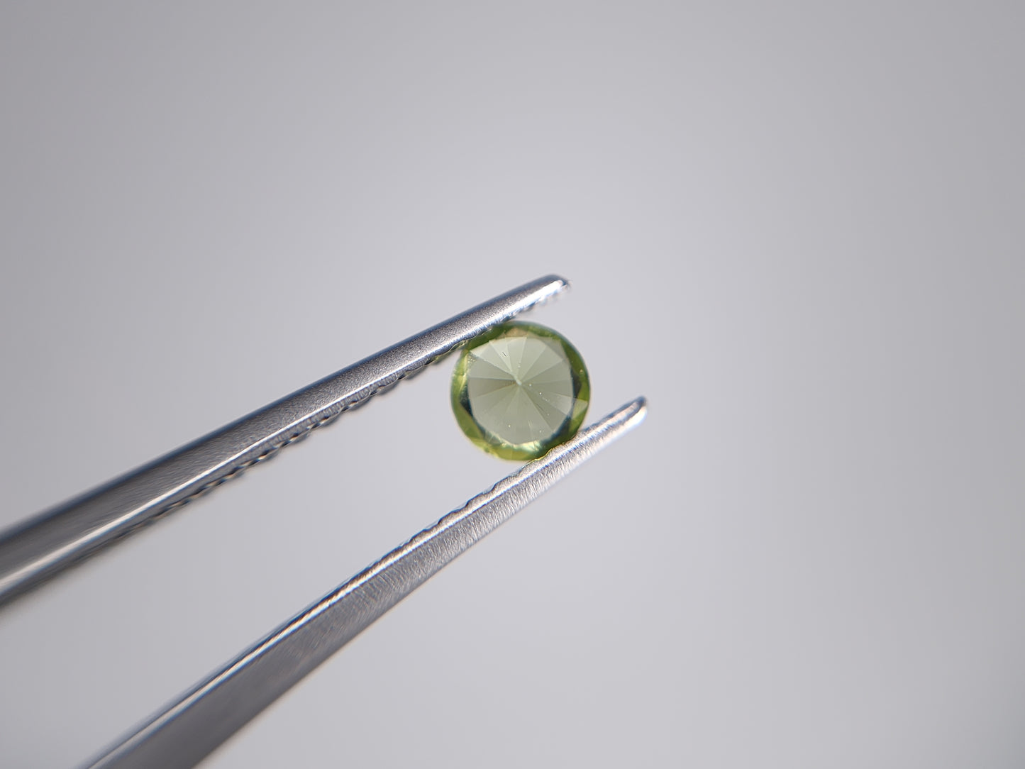 0030【ランダム発送】ラウンドカットペリドット【1石あたり約0.28ct】