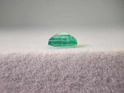 0936-9　エメラルド(ザンビア産)　0.57ct