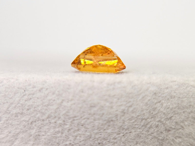 CLN-1　クリノヒューマイト　0.92ct
